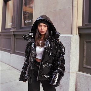 Stylish puffer jacket (AocFashion) by the limited collection. It can fit S and M